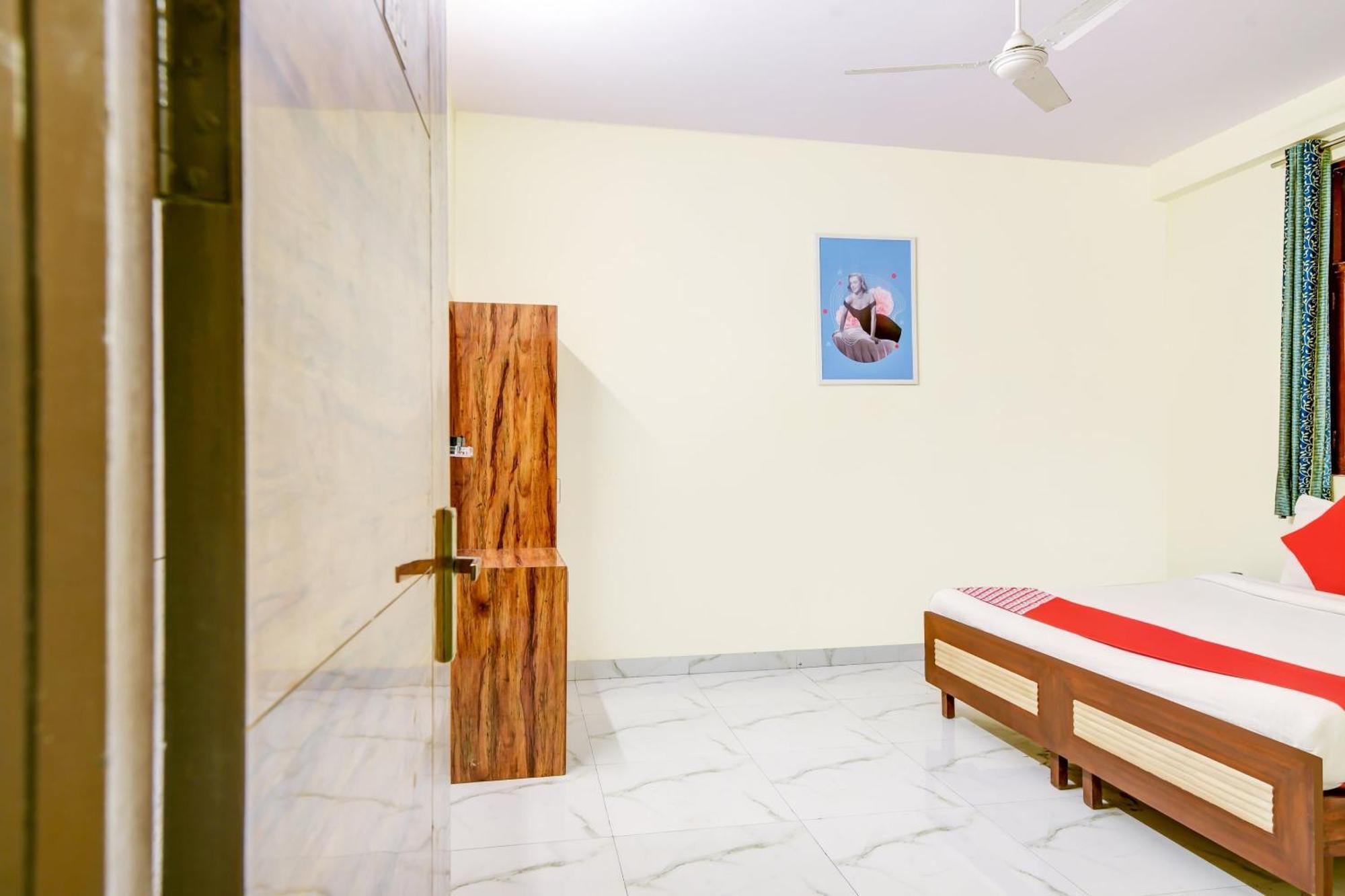 Hotel O 74192 Vishwakarma Palace デリー エクステリア 写真